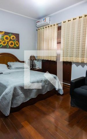 Casa à venda com 340m², 4 quartos e 4 vagasSuíte 1