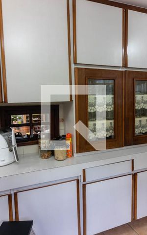 Casa à venda com 340m², 4 quartos e 4 vagasCozinha 