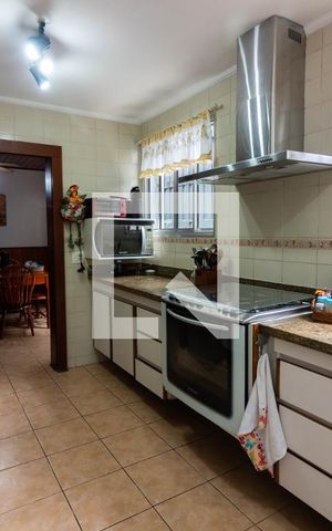 Casa à venda com 340m², 4 quartos e 4 vagasCozinha 