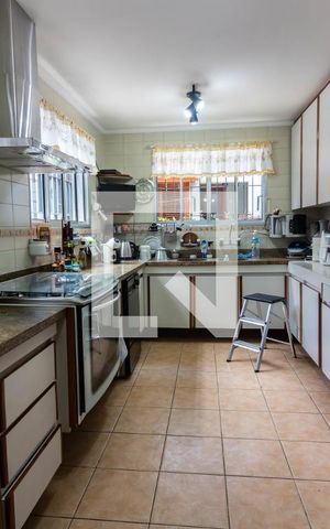 Casa à venda com 340m², 4 quartos e 4 vagasCozinha 