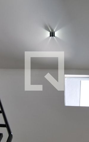 Casa para alugar com 376m², 3 quartos e 6 vagasCorredor/Escada