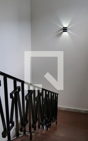 Casa para alugar com 376m², 3 quartos e 6 vagasCorredor/Escada