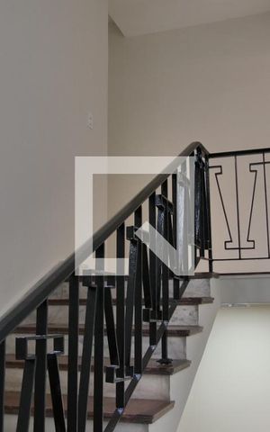 Casa para alugar com 376m², 3 quartos e 6 vagasCorredor/Escada
