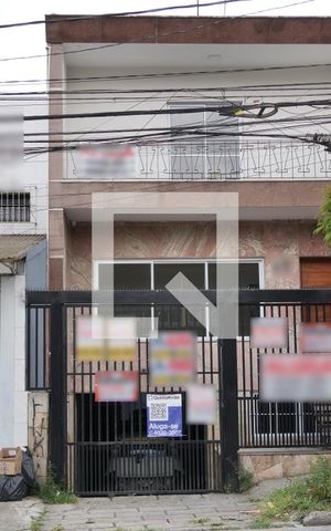 Casa para alugar com 376m², 3 quartos e 6 vagasFachada