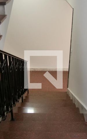 Casa para alugar com 376m², 3 quartos e 6 vagasCorredor/Escada