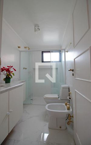 Apartamento à venda com 170m², 4 quartos e 3 vagas Apartamento à venda com 170m², 4 quartos e 3 vagasBanheiro da Suíte 1