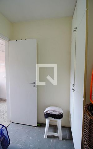 Apartamento à venda com 170m², 4 quartos e 3 vagas Apartamento à venda com 170m², 4 quartos e 3 vagasQuarto de Serviço