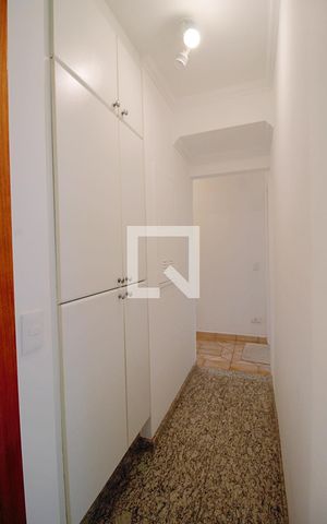 Apartamento à venda com 170m², 4 quartos e 3 vagas Apartamento à venda com 170m², 4 quartos e 3 vagasCorredor