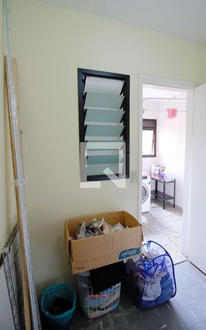 Apartamento à venda com 170m², 4 quartos e 3 vagas Apartamento à venda com 170m², 4 quartos e 3 vagasQuarto de Serviço