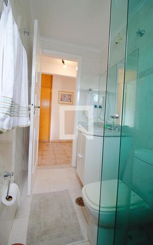 Apartamento à venda com 170m², 4 quartos e 3 vagas Apartamento à venda com 170m², 4 quartos e 3 vagasBanheiro Social
