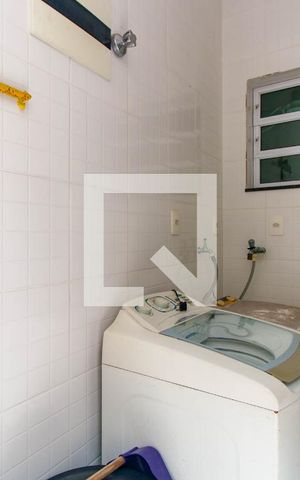 Casa à venda com 200m², 2 quartos e 2 vagas Casa à venda com 200m², 2 quartos e 2 vagasLavanderia