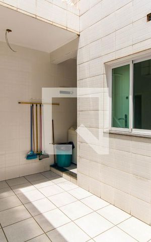 Casa à venda com 200m², 2 quartos e 2 vagas Casa à venda com 200m², 2 quartos e 2 vagasQuintal