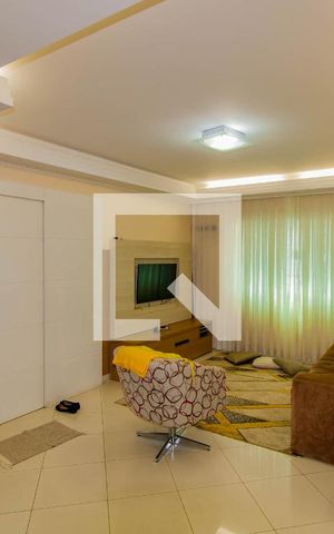 Casa à venda com 200m², 2 quartos e 2 vagas Casa à venda com 200m², 2 quartos e 2 vagasSala