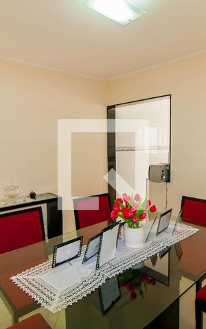 Casa à venda com 200m², 2 quartos e 2 vagas Casa à venda com 200m², 2 quartos e 2 vagasSala de Jantar