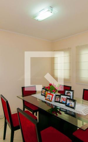 Casa à venda com 200m², 2 quartos e 2 vagas Casa à venda com 200m², 2 quartos e 2 vagasSala de Jantar