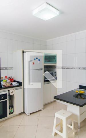 Casa à venda com 200m², 2 quartos e 2 vagas Casa à venda com 200m², 2 quartos e 2 vagasCozinha