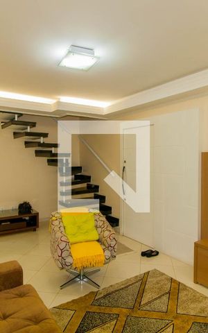 Casa à venda com 200m², 2 quartos e 2 vagas Casa à venda com 200m², 2 quartos e 2 vagasSala