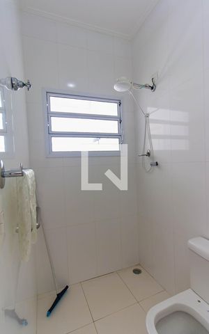 Casa à venda com 200m², 2 quartos e 2 vagas Casa à venda com 200m², 2 quartos e 2 vagasBanheiro - Casa 2