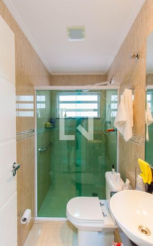 Casa à venda com 200m², 2 quartos e 2 vagas Casa à venda com 200m², 2 quartos e 2 vagasBanheiro 1