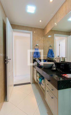 Casa à venda com 200m², 2 quartos e 2 vagas Casa à venda com 200m², 2 quartos e 2 vagasBanheiro 2