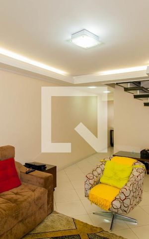 Casa à venda com 200m², 2 quartos e 2 vagas Casa à venda com 200m², 2 quartos e 2 vagasSala