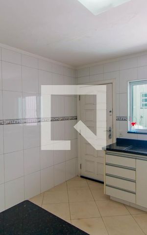 Casa à venda com 200m², 2 quartos e 2 vagas Casa à venda com 200m², 2 quartos e 2 vagasCozinha