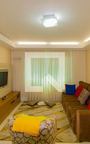 Casa à venda com 200m², 2 quartos e 2 vagas Casa à venda com 200m², 2 quartos e 2 vagasSala