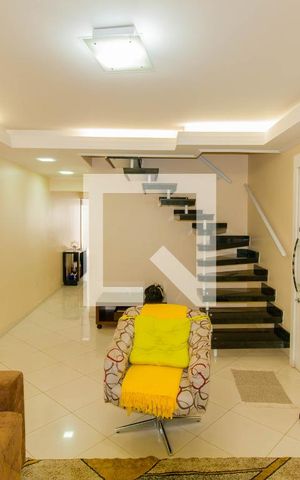 Casa à venda com 200m², 2 quartos e 2 vagas Casa à venda com 200m², 2 quartos e 2 vagasSala