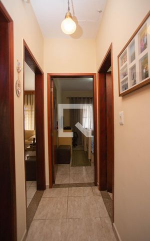 Casa à venda com 200m², 3 quartos e 2 vagasCorredor
