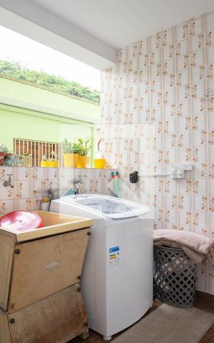 Casa à venda com 200m², 3 quartos e 2 vagasÁrea de Serviço