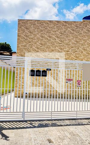 Casa de condomínio à venda com 80m², 2 quartos e 1 vaga Casa de condomínio à venda com 80m², 2 quartos e 1 vagaFachada com Plaquinha