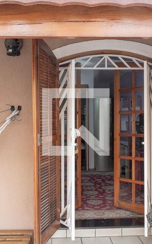 Casa à venda com 220m², 3 quartos e 2 vagas Casa à venda com 220m², 3 quartos e 2 vagasvaranda da suíte