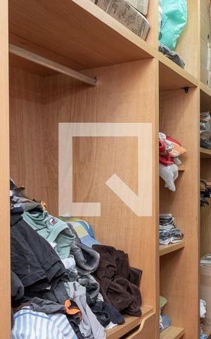 Casa à venda com 220m², 3 quartos e 2 vagas Casa à venda com 220m², 3 quartos e 2 vagasCloset da suíte