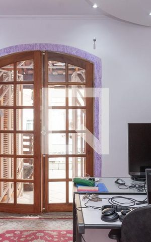 Casa à venda com 220m², 3 quartos e 2 vagas Casa à venda com 220m², 3 quartos e 2 vagasSuíte