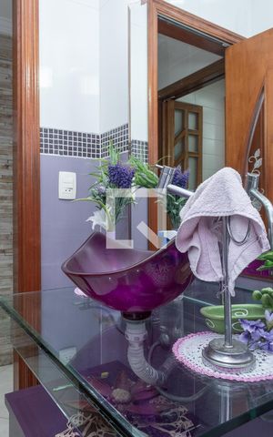 Casa à venda com 220m², 3 quartos e 2 vagas Casa à venda com 220m², 3 quartos e 2 vagasLavabo