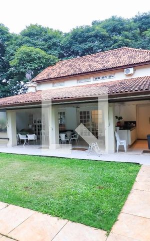 Casa de condomínio à venda com 581m², 4 quartos e 4 vagas Casa de condomínio à venda com 581m², 4 quartos e 4 vagasJardim