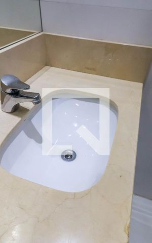 Casa de condomínio à venda com 581m², 4 quartos e 4 vagas Casa de condomínio à venda com 581m², 4 quartos e 4 vagasBanheiro da Suíte 1