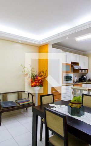 Casa à venda com 230m², 3 quartos e 2 vagas Casa à venda com 230m², 3 quartos e 2 vagasCopa/Cozinha