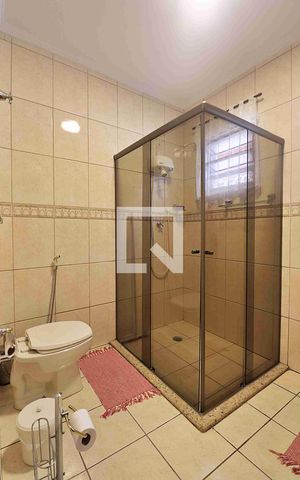 Casa à venda com 272m², 3 quartos e 6 vagasBanheiro social 1