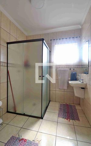 Casa à venda com 272m², 3 quartos e 6 vagasBanheiro do Quarto 3 - Suíte