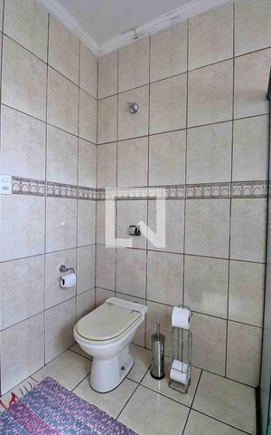 Casa à venda com 272m², 3 quartos e 6 vagasBanheiro do Quarto 3 - Suíte