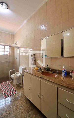 Casa à venda com 210m², 3 quartos e 7 vagasBanheiro 1