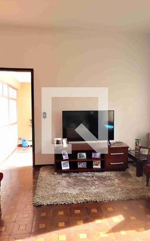 Casa à venda com 210m², 3 quartos e 7 vagasSala