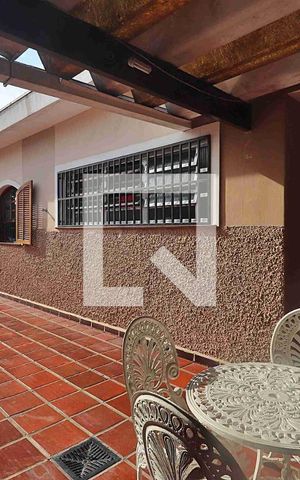 Casa à venda com 210m², 3 quartos e 7 vagasQuintal