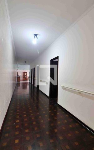Casa à venda com 210m², 3 quartos e 7 vagasCorredor