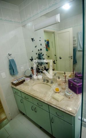 Apartamento à venda com 139m², 3 quartos e 1 vaga Apartamento à venda com 139m², 3 quartos e 1 vagaBanheiro 2
