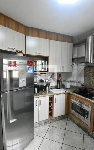 Casa à venda com 260m², 5 quartos e 7 vagas Casa à venda com 260m², 5 quartos e 7 vagasCozinha