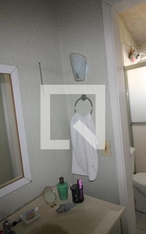 Casa de condomínio para alugar com 102m², 3 quartos e 2 vagasBanheiro
