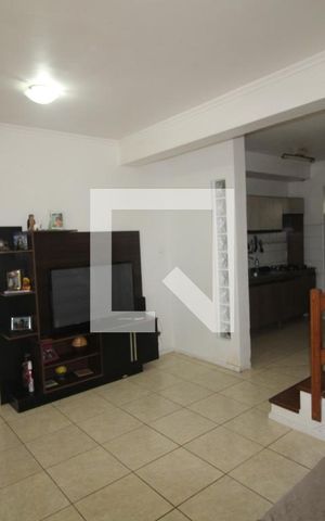 Casa de condomínio para alugar com 102m², 3 quartos e 2 vagasSala