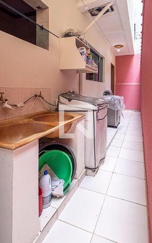 Casa à venda com 440m², 4 quartos e 4 vagas Casa à venda com 440m², 4 quartos e 4 vagasCozinha - Lavanderia